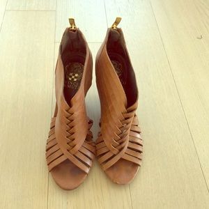 Vince Camuto wedges gladiator (size 6.5)